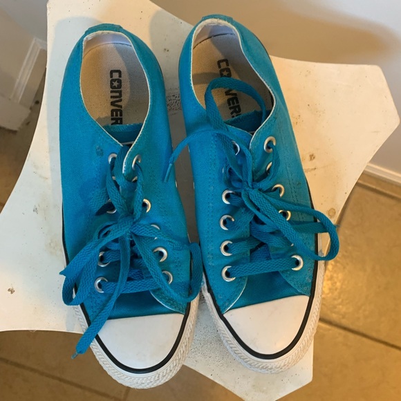 Blue low top Converse size U.S. 7 - Picture 2 of 7